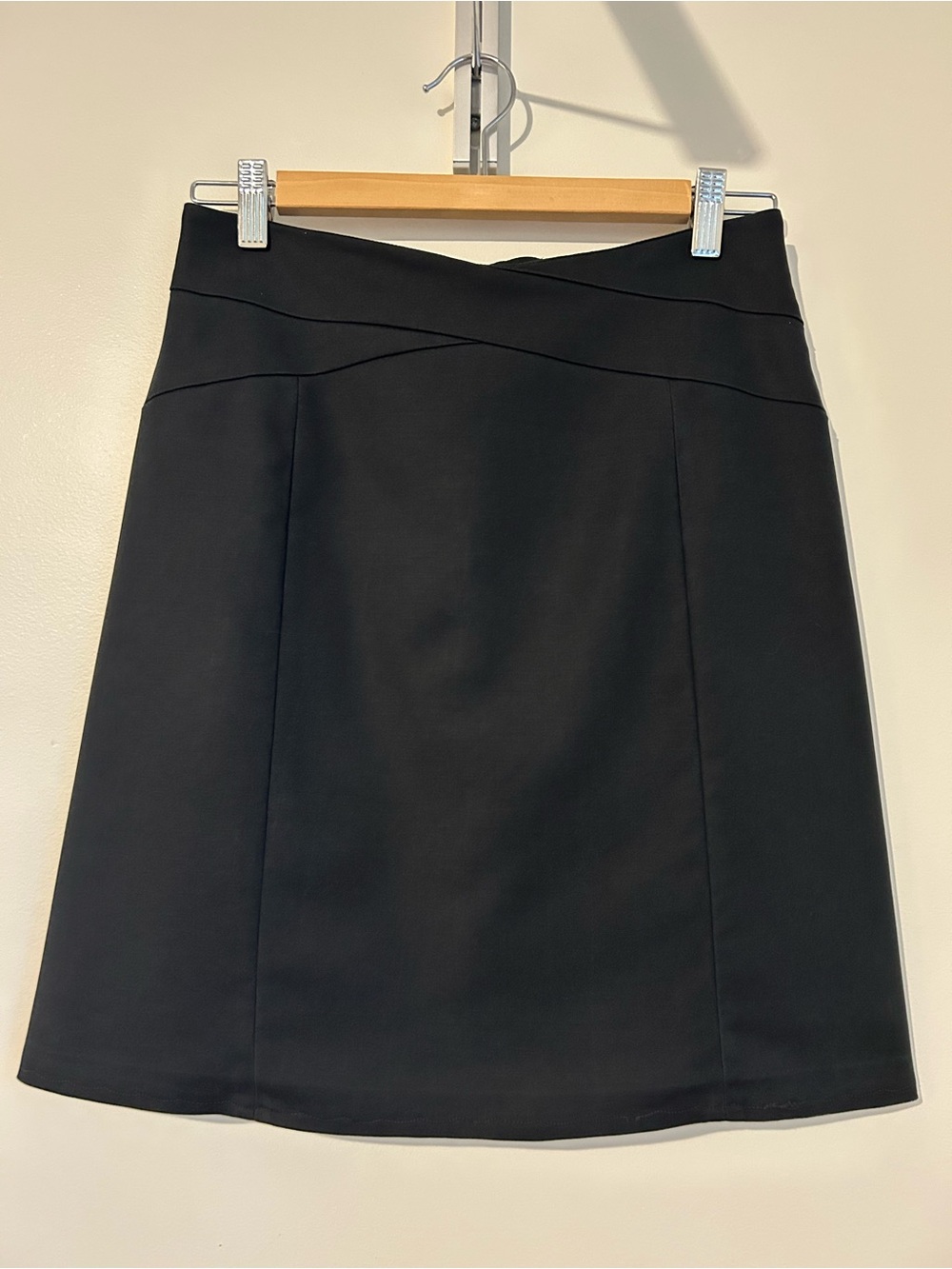 🔥2/20$🔥 Banana Republic Black Skirt with Crossover Waist Detail, Size 2